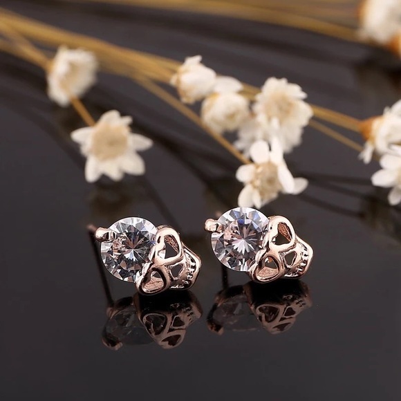 Skull Stud Earrings - Picture 6 of 6